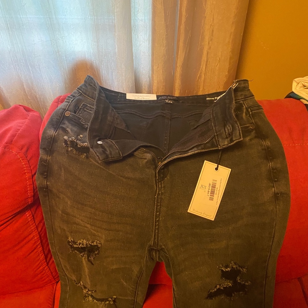 Judy blue distressed ankle jeans